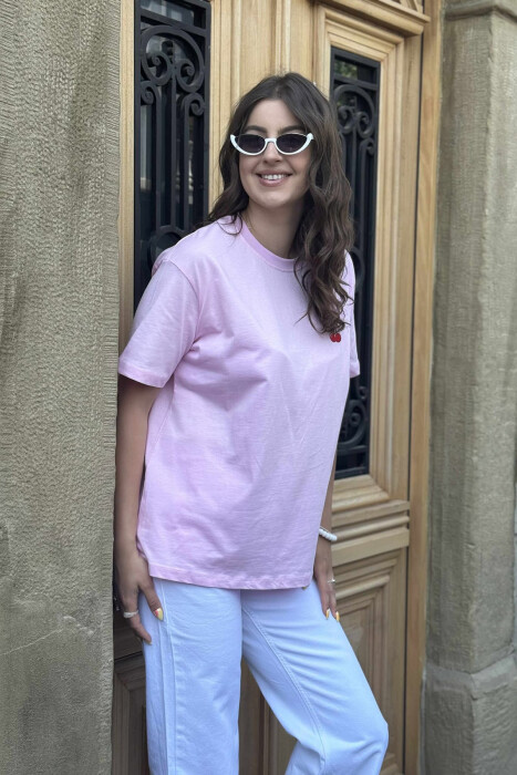 T-SHIRT NJË NGJYRËSH ME LOGON E QERSHISË PËR FEMRA NË NGJYRËN ROZË - 8