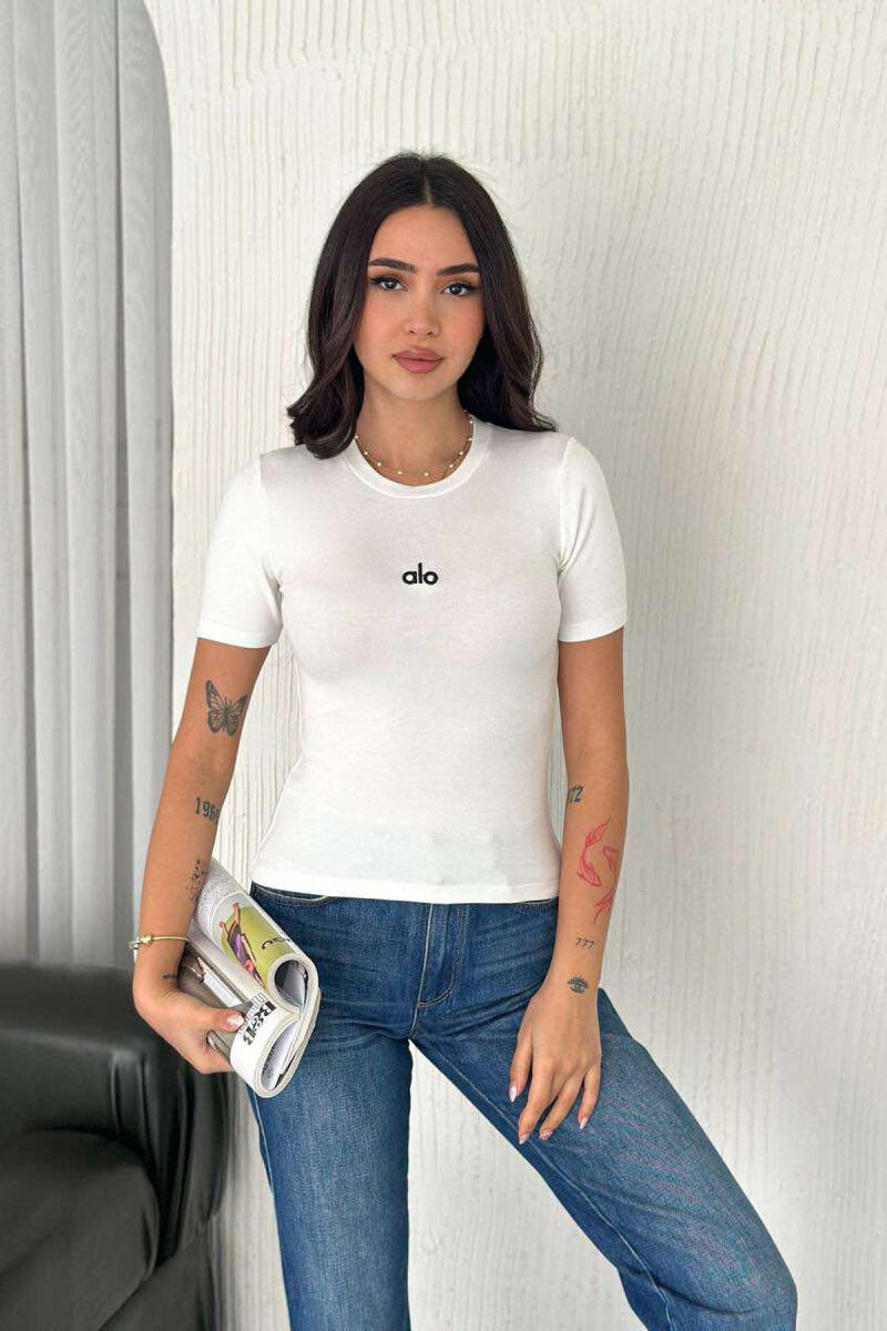 T-SHIRT NJË NGJYRËSH ME SHKRIM PËR FEMRA NË NGJYRËN E BARDHË - 2