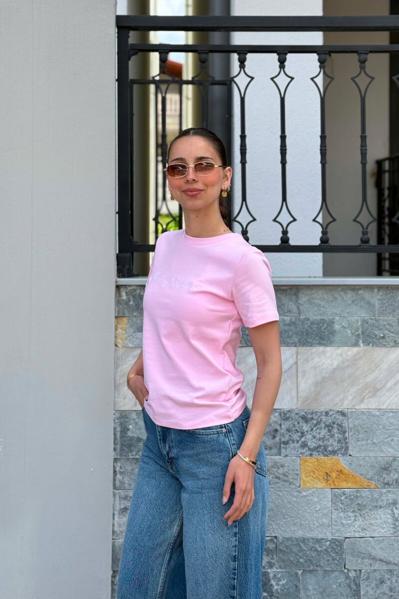 T-SHIRT NJE NGJYRESH ME SHKRIME NE PJESEN PARA PER FEMRA NE NGJYRE ROZE - 3