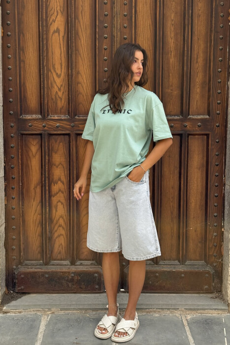 T-SHIRT NJË NGJYRËSH ME SHKRIME PËR FEMRA NË NGJYRËN MENTE - 1