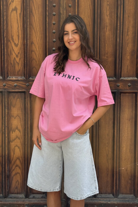 T-SHIRT NJË NGJYRËSH ME SHKRIME PËR FEMRA NË NGJYRËN ROZË - 2