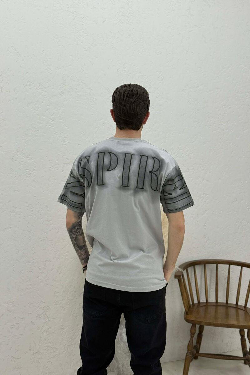 T-SHIRT NJE NGJYRESH ME SHKRIME PER MESHKUJ NE NGJYRE GRI - 4