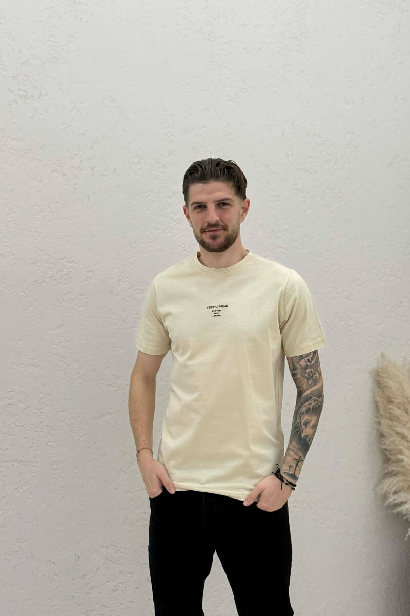 T-SHIRT NJE NGJYRESH ME SHKRIME TE THJESHTA PER MESHKUJ NE NGJYRE BEZHE - 1