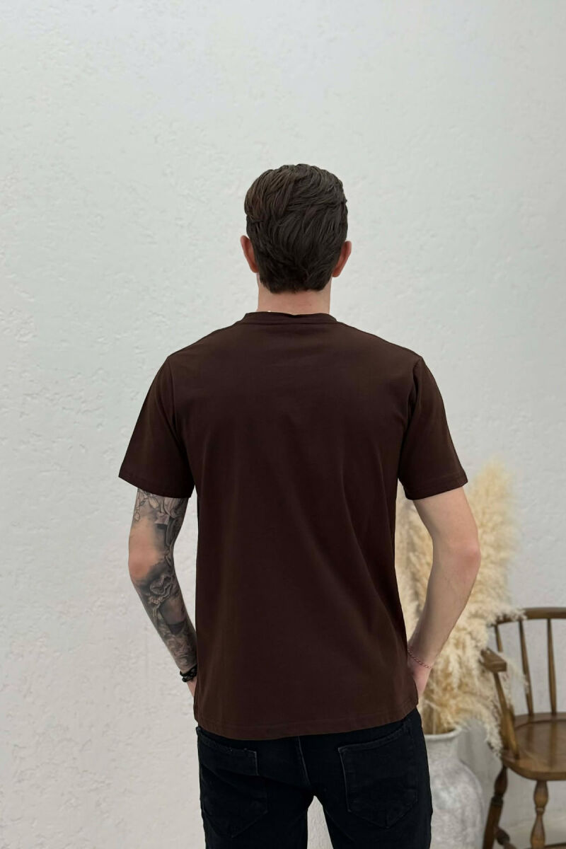 T-SHIRT NJE NGJYRESH ME SHKRIME TE THJESHTA PER MESHKUJ NE NGJYRE KAFE - 4