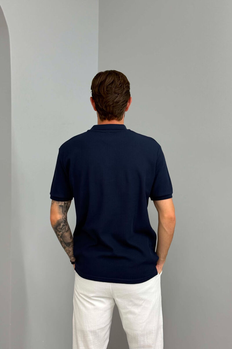 T-SHIRT NJE NGJYRESH ME TEKSTURE PER MESHKUJ NE NGJYRE BLU - 2