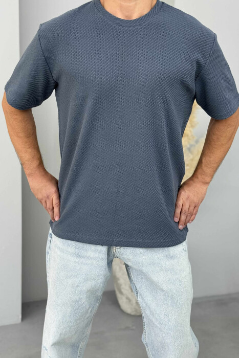 T-SHIRT NJË NGJYRËSH ME TEKSTURË PËR MESHKUJ NË NGJYRËN GRI E ERRËT - 2