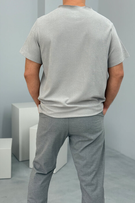 T-SHIRT NJË NGJYRËSH ME XHEP PËR MESHKUJ NË NGJYRËN GRI - 3