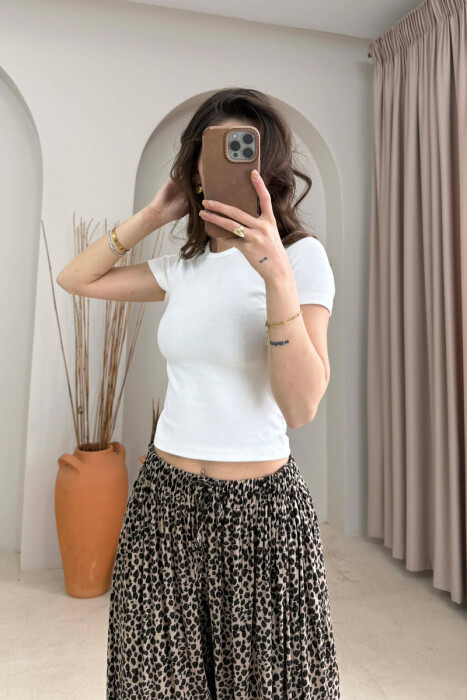 T-SHIRT NJE NGJYRESH PER FEMRA NE NGJYRE TE BARDHE - 2