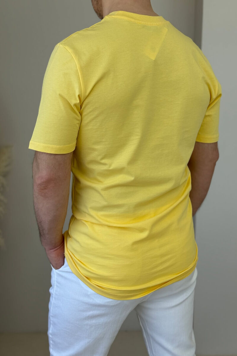 T-SHIRT NJË NGJYRËSH PËR MESHKUJ NË NGJYRËN E VERDHË - 4