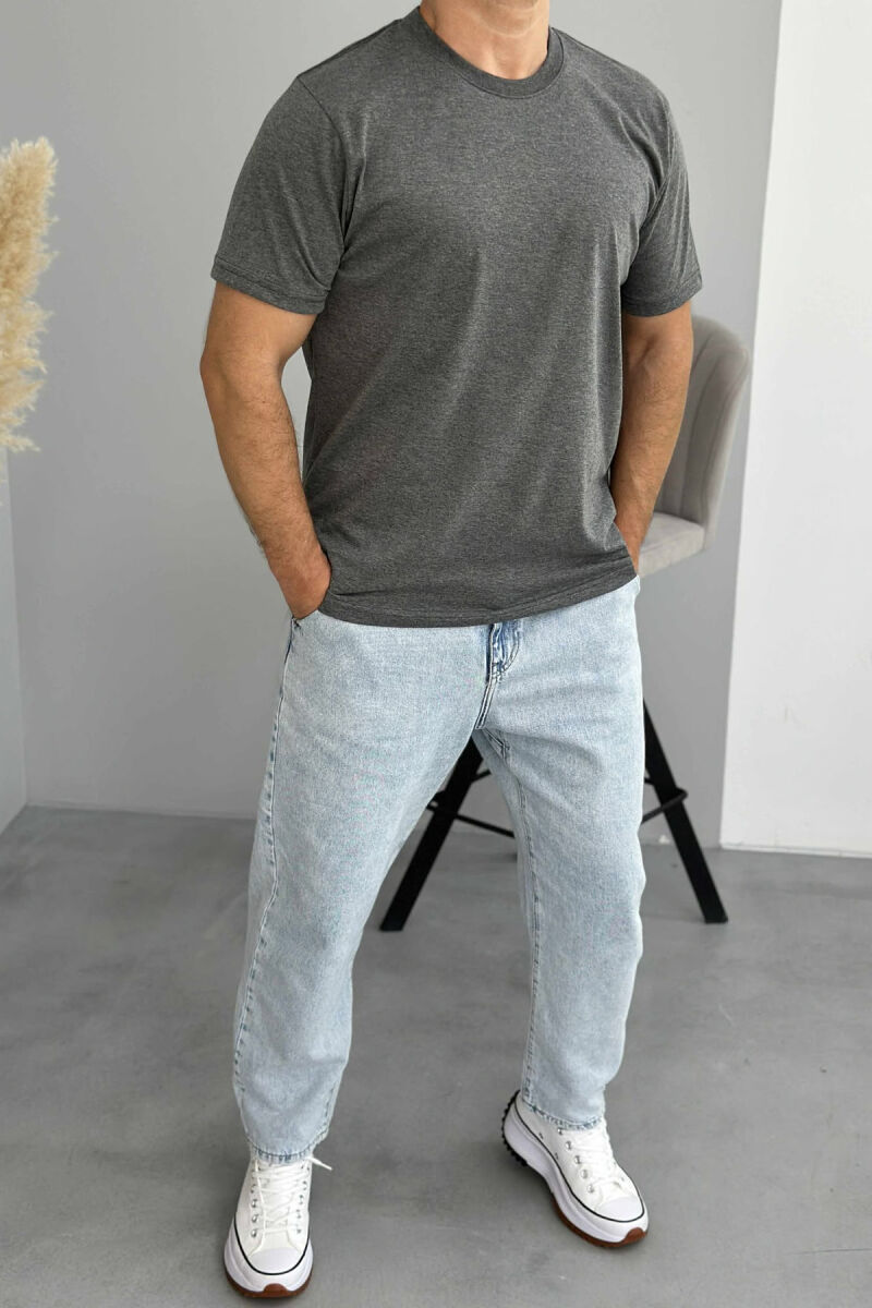 T-SHIRT NJË NGJYRËSH PËR MESHKUJ NË NGJYRËN GRI TË ERRËT - 1