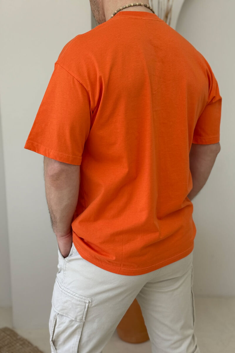 T-SHIRT NJË NGJYRËSH PËR MESHKUJ NË NGJYRËN PORTOKALLI E ERRËT - 4