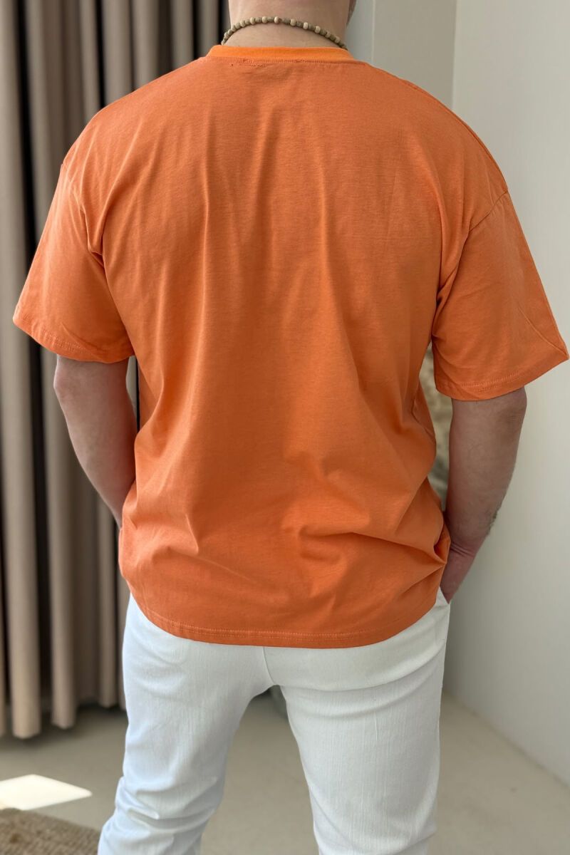 T-SHIRT NJË NGJYRËSH PËR MESHKUJ NË NGJYRËN PORTOKALLI - 4