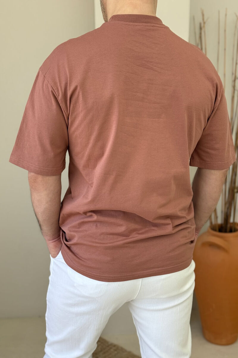 T-SHIRT NJË NGJYRËSH PËR MESHKUJ NË NGJYRËN PUDËR - 3