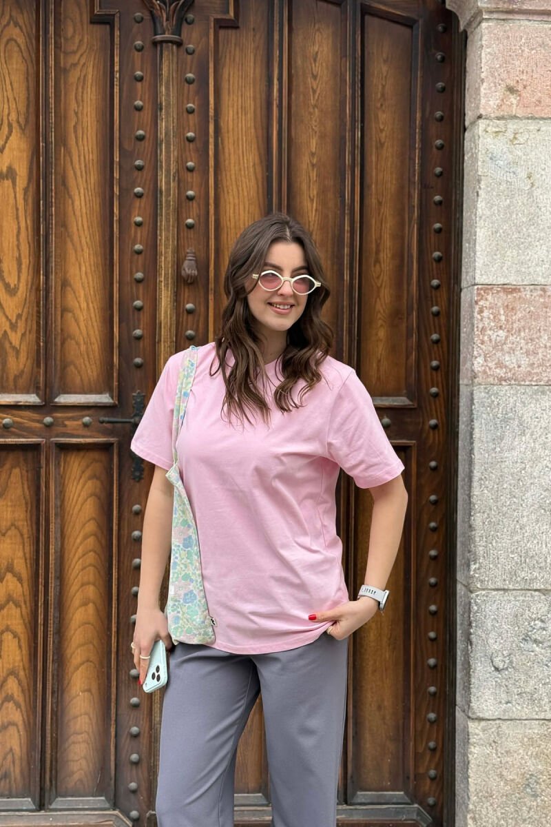 T-SHIRT NJE NGJYRESH PER FEMRA NE NGJYRE ROZE + 6 PALE ÇORAPE DHURATE - 1
