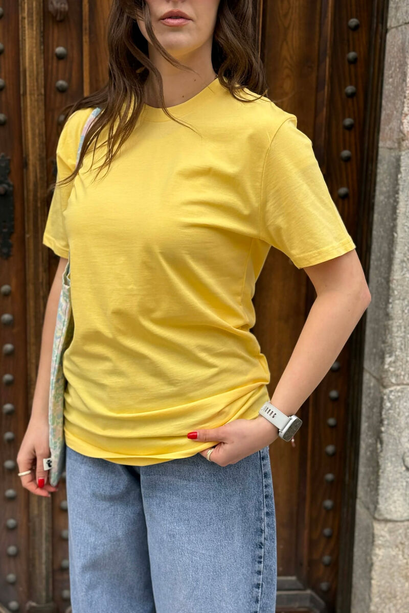 T-SHIRT NJE NGJYRESH PER FEMRA NE NGJYRE TE VERDHE + 6 PALE ÇORAPE DHURATE - 4