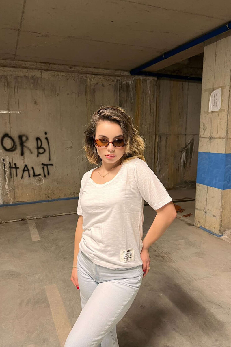 T-SHIRT NJË NGJYRËSHE PËR FEMRA NË NGJYRË E BARDHË - 3
