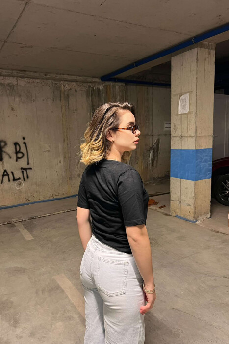 T-SHIRT NJË NGJYRËSHE PËR FEMRA NË NGJYRË E ZEZË - 3