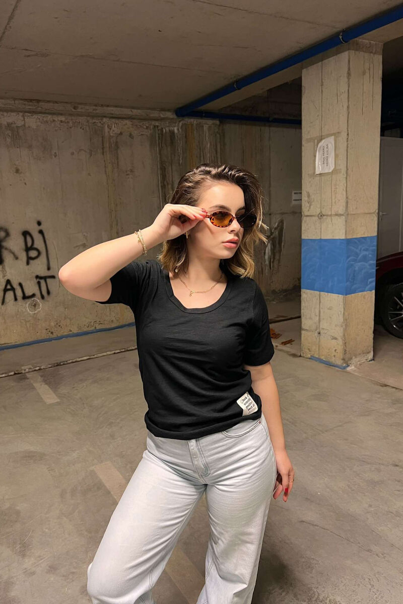 T-SHIRT NJË NGJYRËSHE PËR FEMRA NË NGJYRË E ZEZË - 4