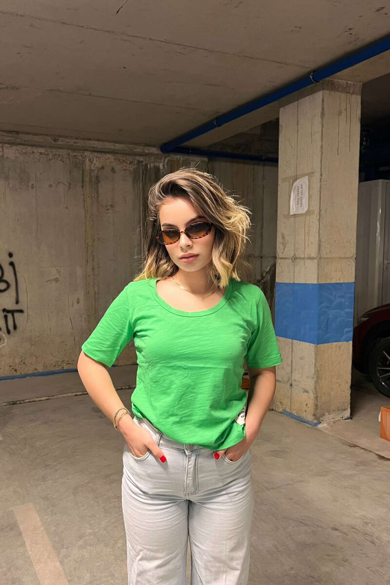 T-SHIRT NJË NGJYRËSHE PËR FEMRA NË NGJYRË JESHILE E ZBARDHUR - 1