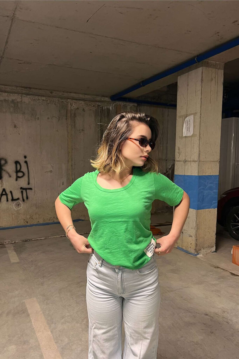 T-SHIRT NJË NGJYRËSHE PËR FEMRA NË NGJYRË JESHILE E ZBARDHUR - 2