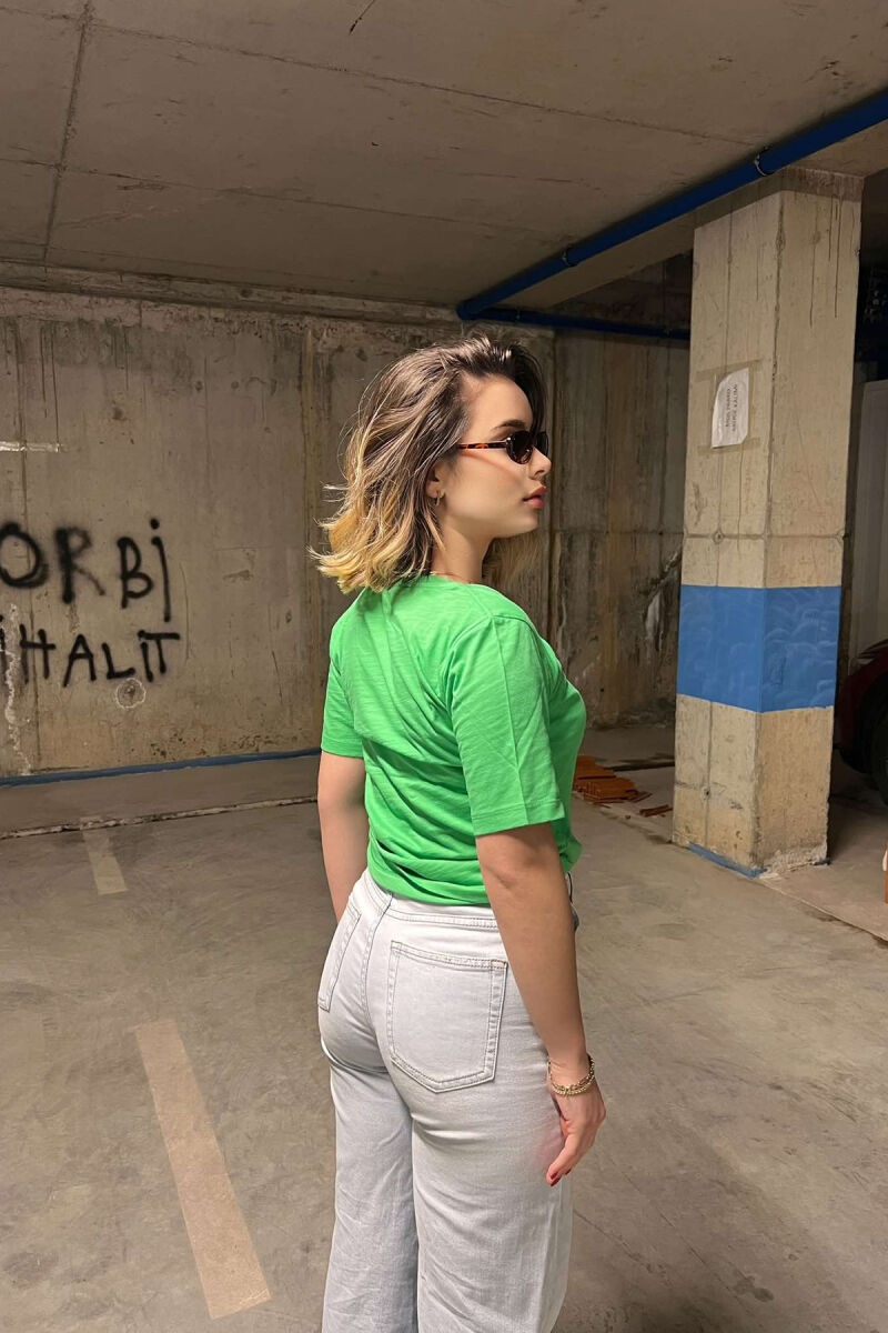 T-SHIRT NJË NGJYRËSHE PËR FEMRA NË NGJYRË JESHILE E ZBARDHUR - 3