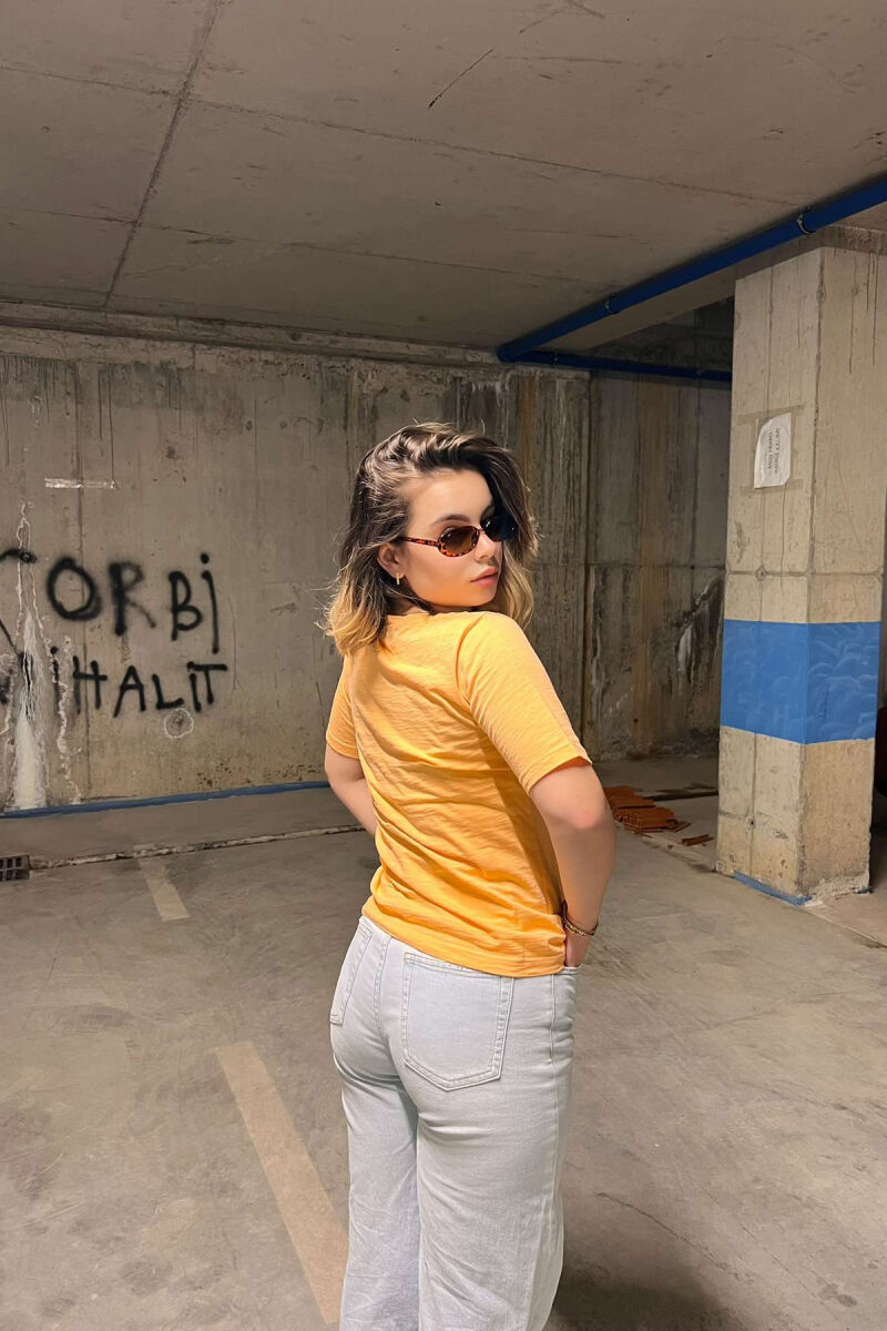 T-SHIRT NJË NGJYRËSHE PËR FEMRA NË NGJYRË PORTOKALLI - 2