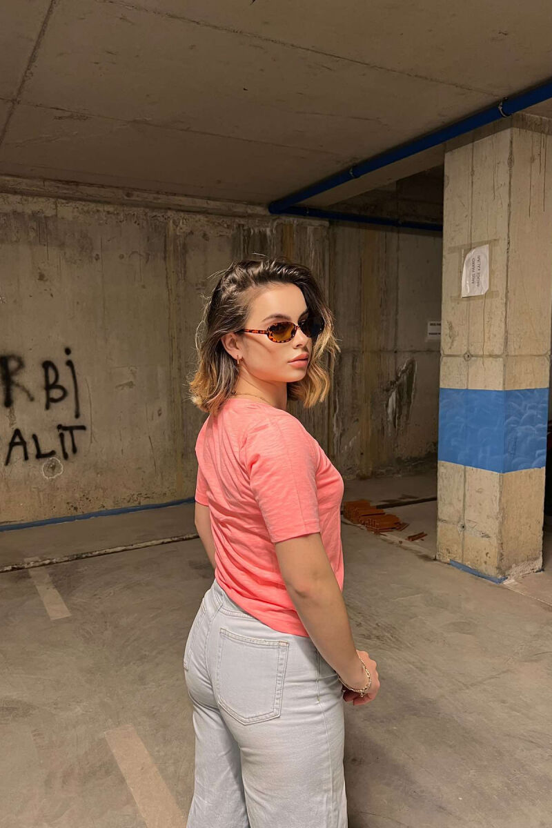T-SHIRT NJË NGJYRËSHE PËR FEMRA NË NGJYRË ROZË - 2