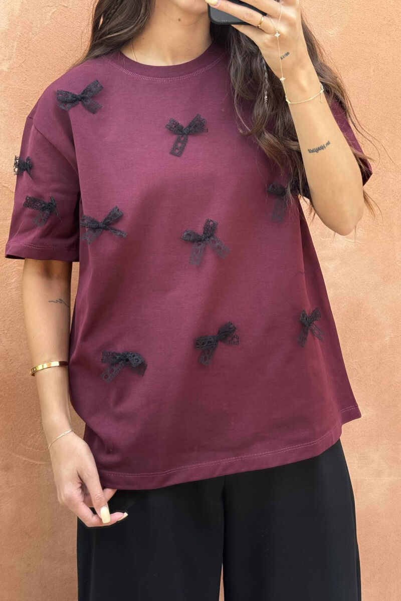 T-SHIRT NJËNGJYRËSH ME DETAJET E FJONGOVE PËR FEMRA NË NGJYRËN VISHNJË - 2