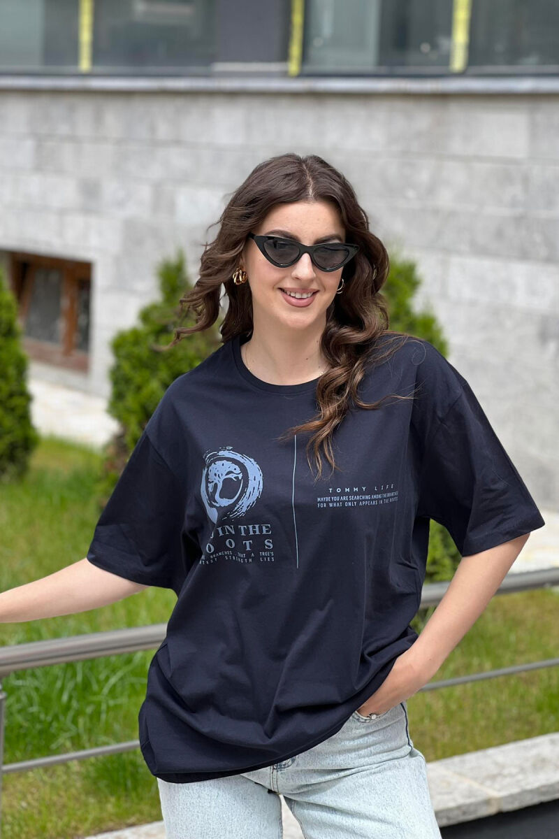 T-SHIRT PAMBUKU PËR FEMRA NË NGJYRËN BLU E ERRËT - 1