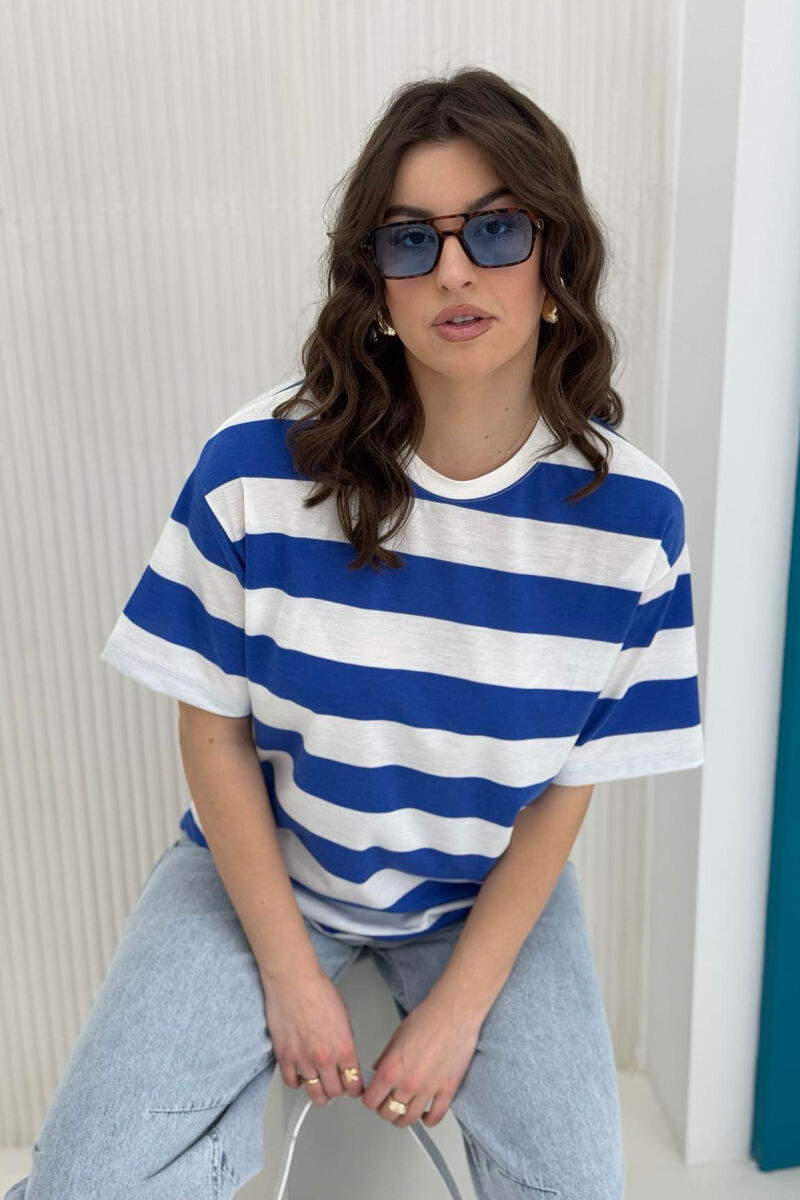 T-SHIRT PËR FEMRA NË NGJYRË TË BARDHË DHE BLU - 4