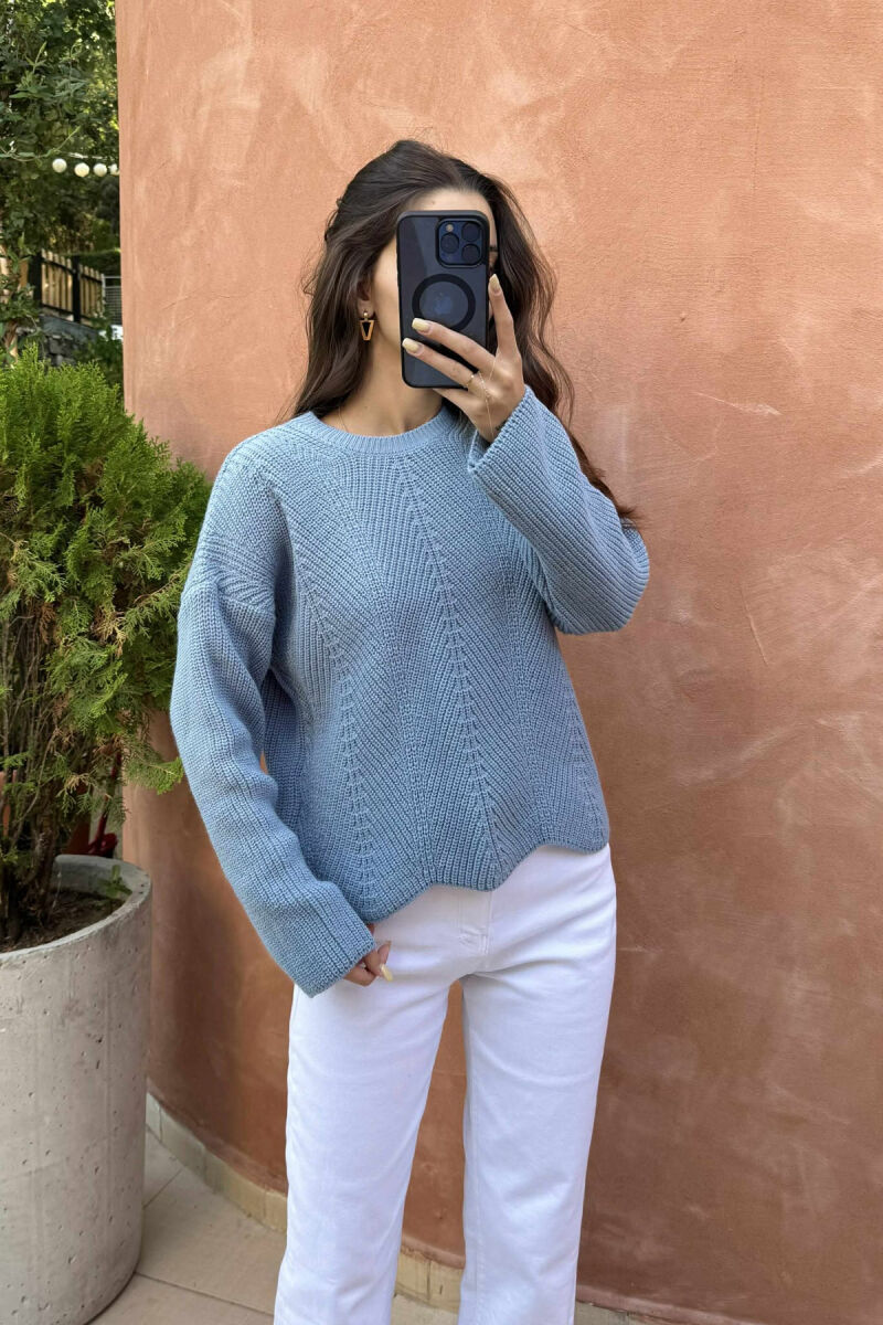 TRIKO E THJESHTË E THURUR NJËNGJYRËSHE PËR FEMRA NË NGJYRËN BLU TË ZBARDHUR - 3