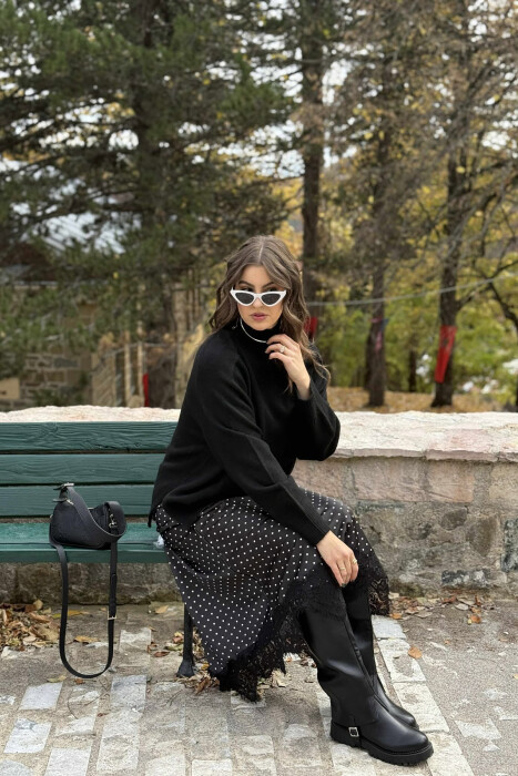 TRIKO E THJESHTË ME JAKË GOLF PËR FEMRA NË NGJYRË TË ZEZË - 4