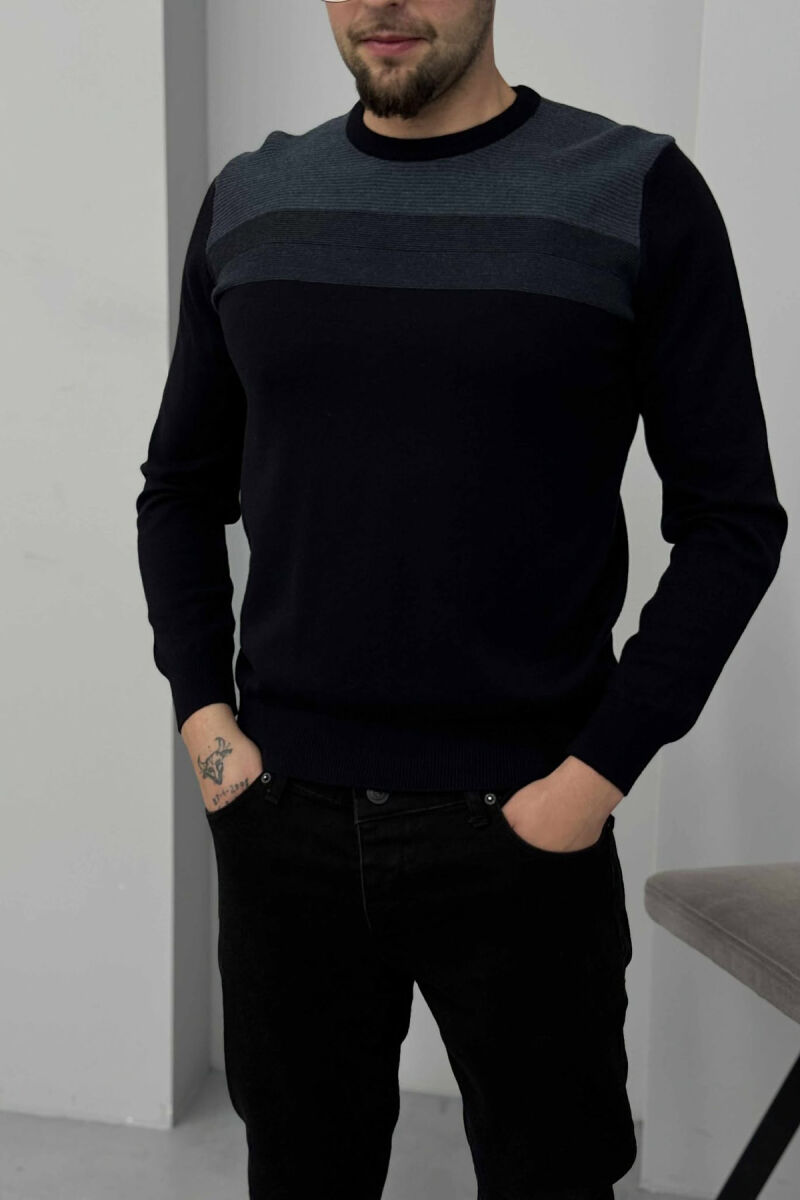 TRIKO E THJESHTË ME JAKË TË RRUMBULLAKËT PËR MESHKUJ NË NGJYRËN BLU TË ERRËT - 2