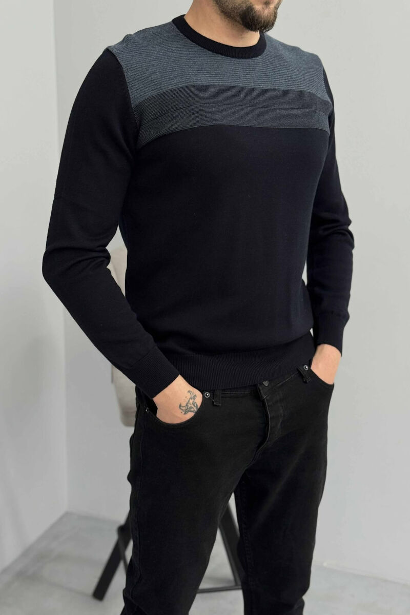 TRIKO E THJESHTË ME JAKË TË RRUMBULLAKËT PËR MESHKUJ NË NGJYRËN BLU TË ERRËT - 4