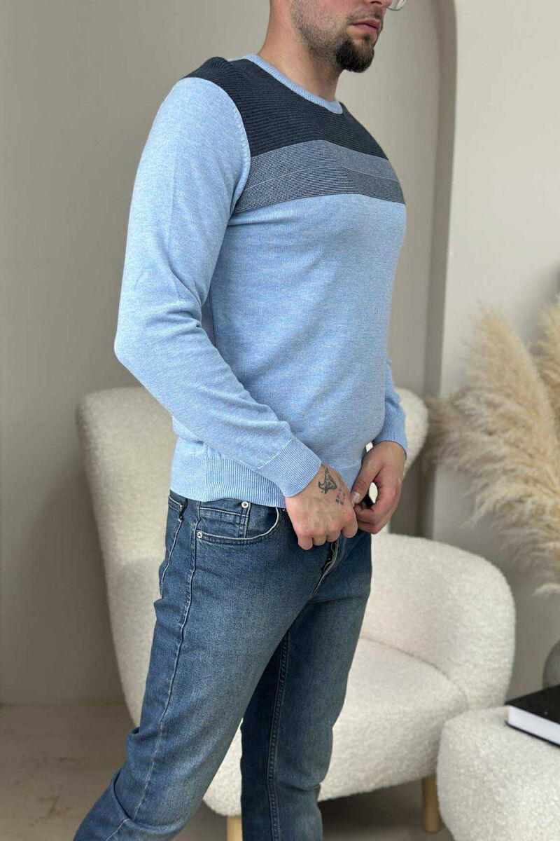 TRIKO E THJESHTË ME JAKË TË RRUMBULLAKËT PËR MESHKUJ NË NGJYRËN BLU TË ZBARDHUR - 3