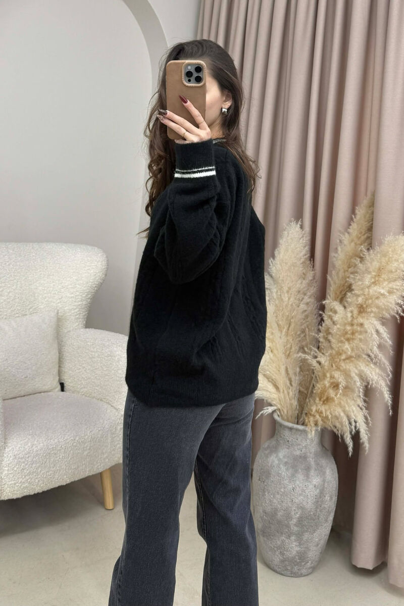 TRIKO E THJESHTE ME JAKE V PER FEMRA NE NGJYRE TE ZEZE - 3