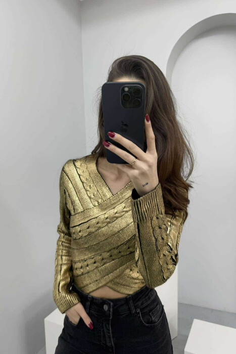 TRIKO E THJESHTË ME MATERIAL TË NDRITSHËM PËR FEMRA NË NGJYRË GOLD - 1
