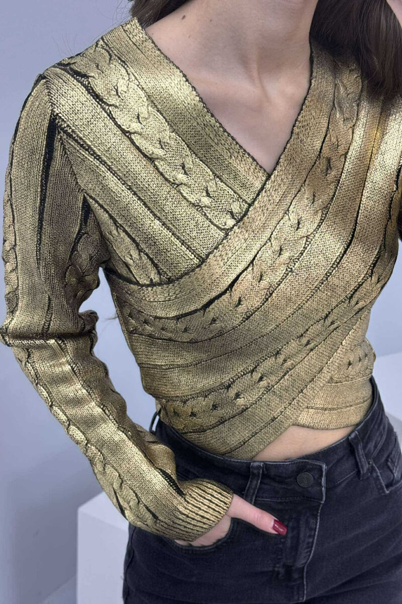 TRIKO E THJESHTË ME MATERIAL TË NDRITSHËM PËR FEMRA NË NGJYRË GOLD - 2