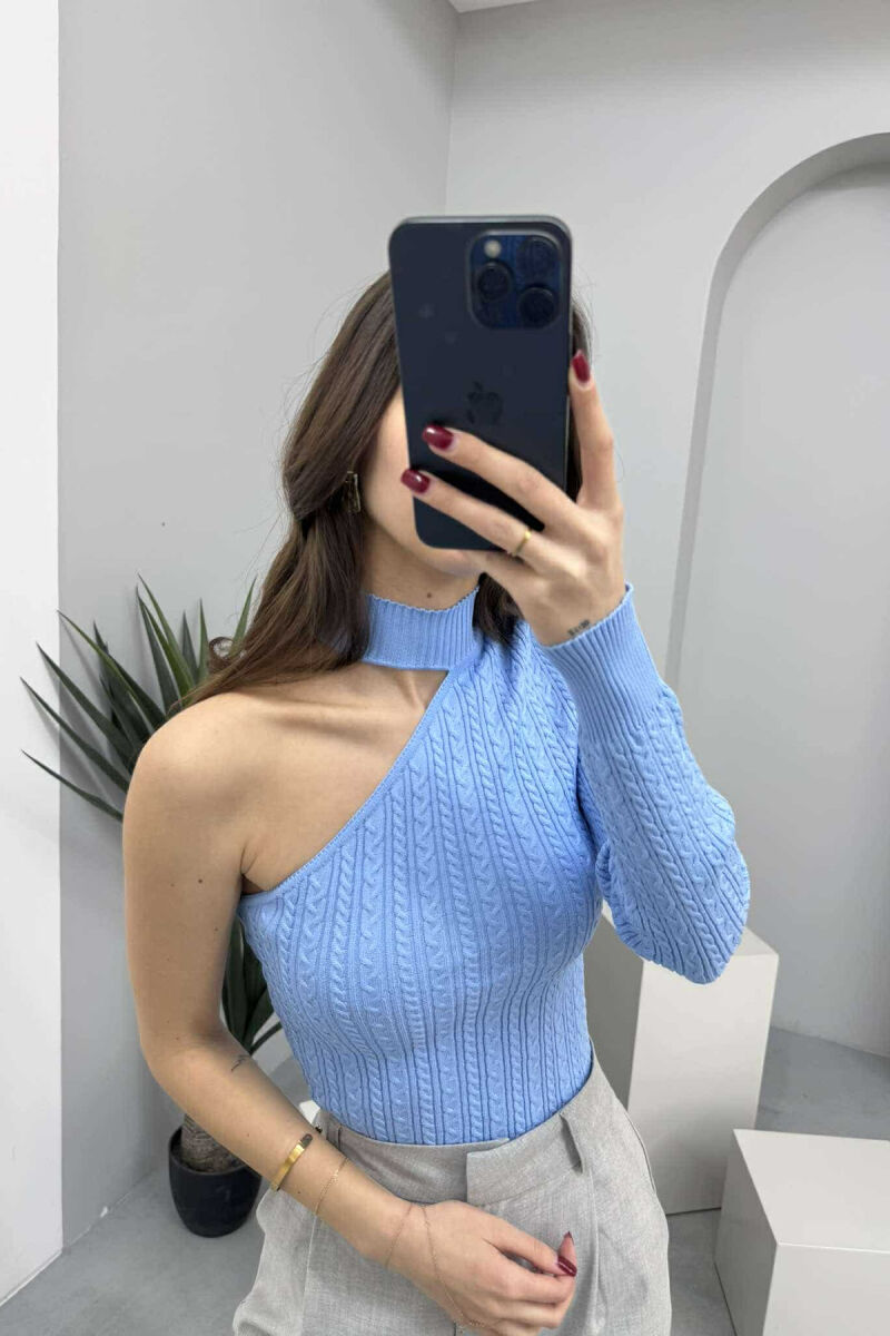 TRIKO E THJESHTË ME NJË MËNGË PËR FEMRA NË NGJYRËN BLU E ZBARDHUR - 2