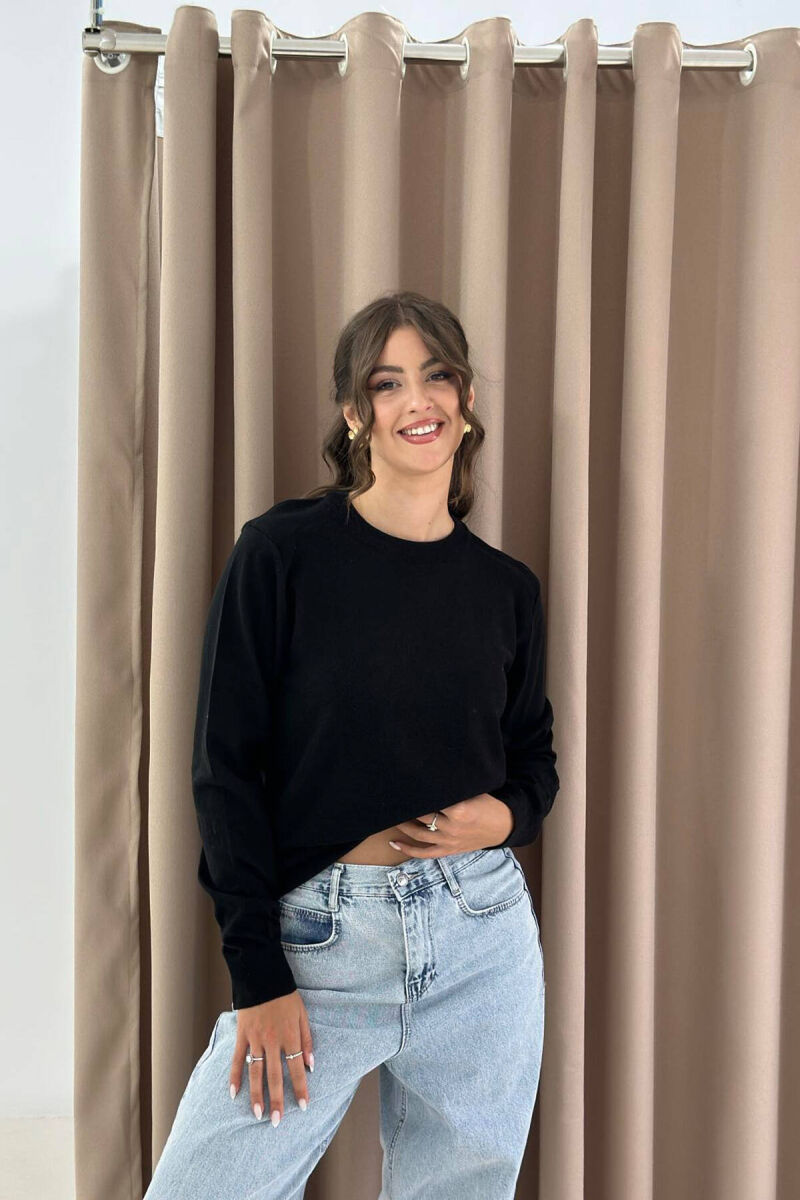 TRIKO E THJESHTË NJË NGJYRËSHE PËR FEMRA NË NGJYRË TË ZEZË - 2