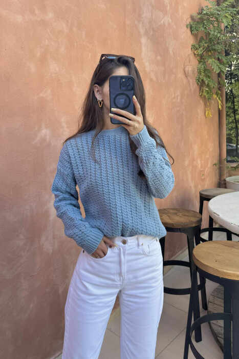 TRIKO E THJESHTË NJËNGJYRËSHE E THURUR PËR FEMRA NË NGJYRËN BLU TË ZBARDHUR - 2