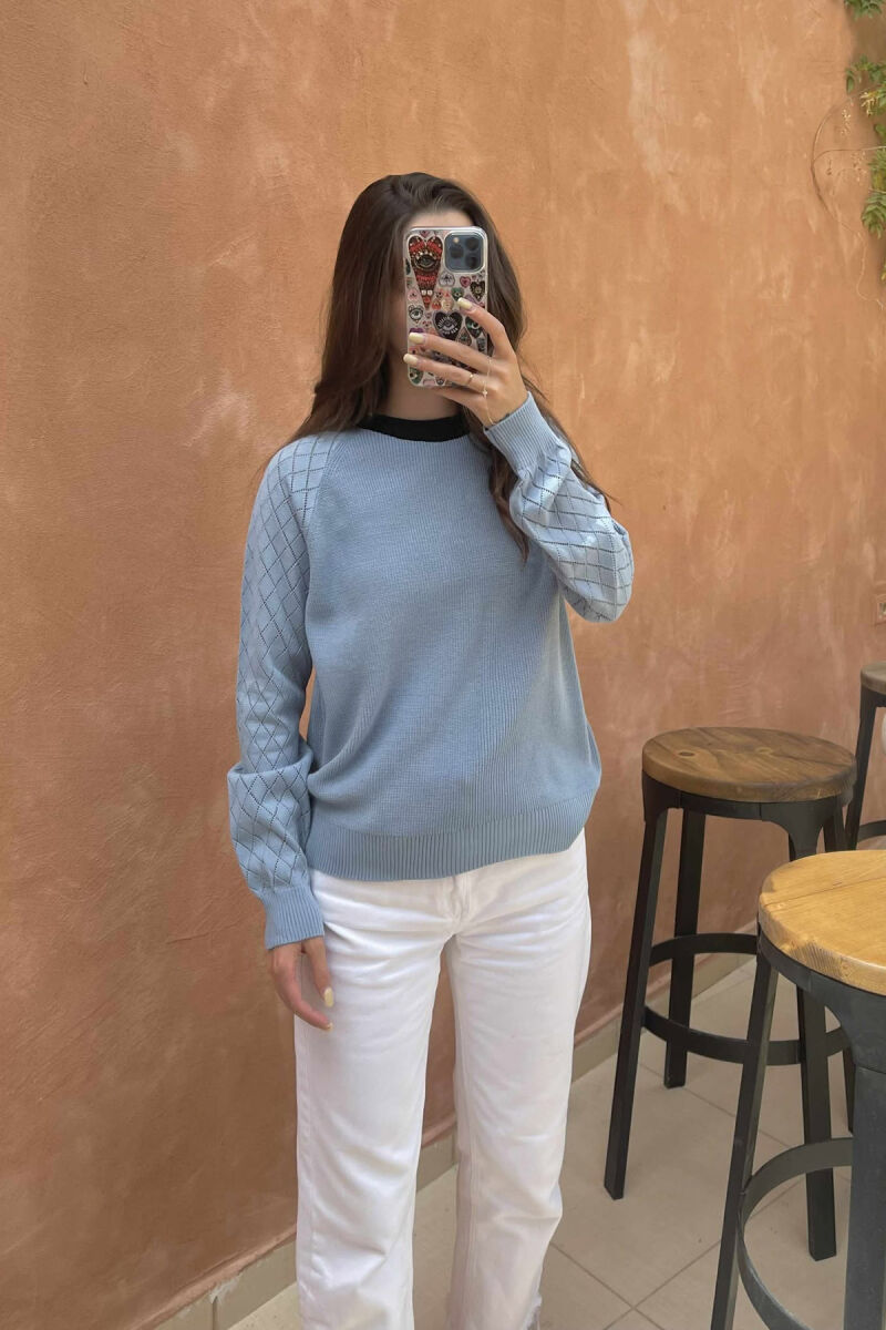 TRIKO E THJESHTË NJËNGJYRËSHE PËR FEMRA NË NGJYRËN BLU TË ZBARDHUR - 2