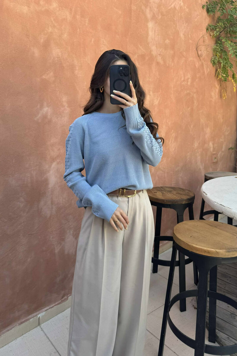 TRIKO E THJESHTË NJËNGJYRËSHE PËR FEMRA NË NGJYRËN BLU TË ZBARDHUR - 2