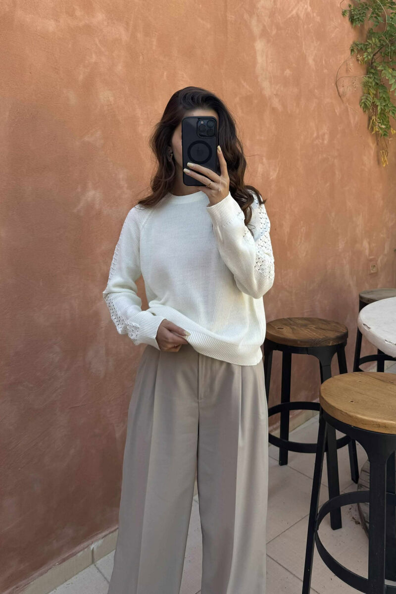 TRIKO E THJESHTË NJËNGJYRËSHE PËR FEMRA NË NGJYRËN E BARDHË - 4