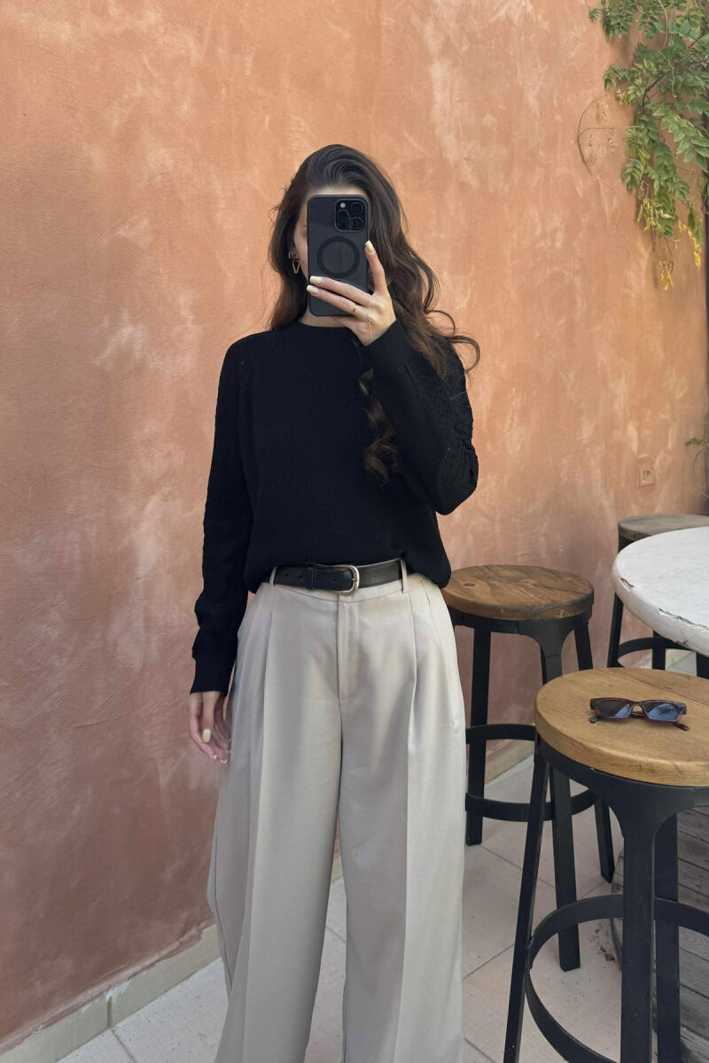 TRIKO E THJESHTË NJËNGJYRËSHE PËR FEMRA NË NGJYRËN E ZEZË - 1