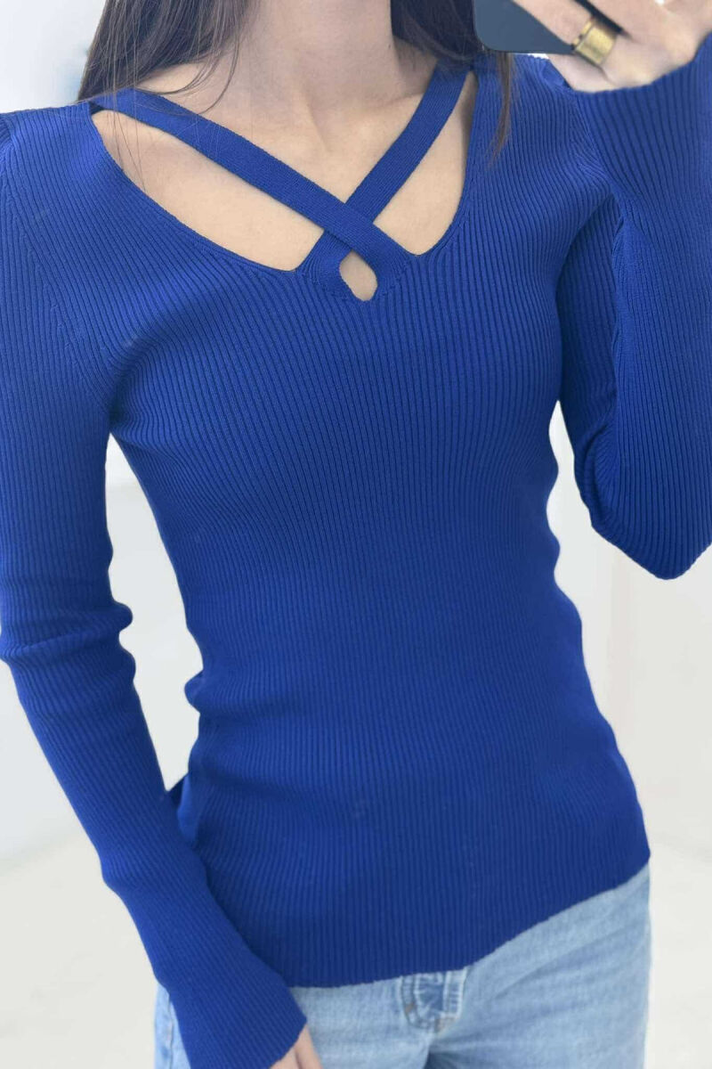 TRIKO E THJESHTË PËR FEMRA NË NGJYRËN BLU E ERRËT - 2