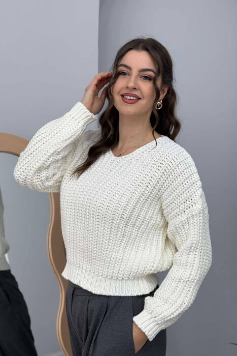 TRIKO E THJESHTË PËR FEMRA NË NGJYRËN E BARDHË - 2