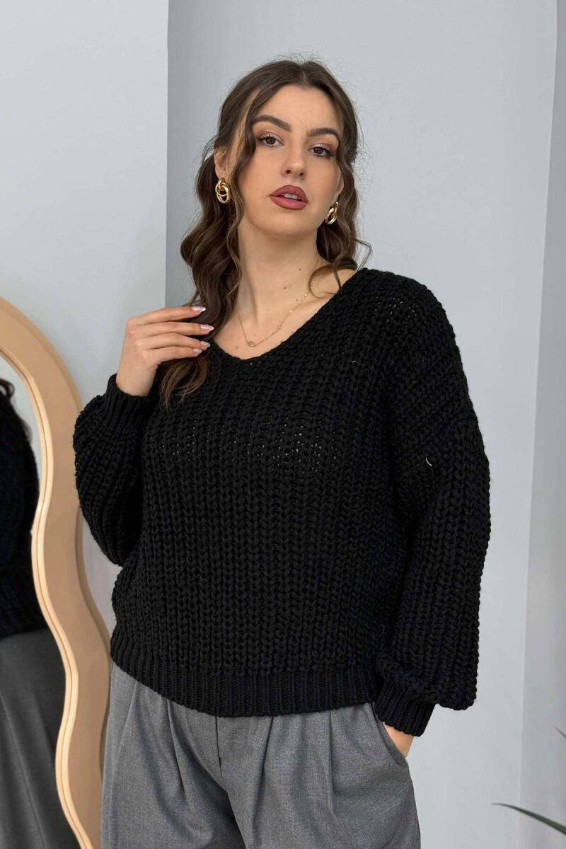 TRIKO E THJESHTË PËR FEMRA NË NGJYRËN E ZEZË - 1