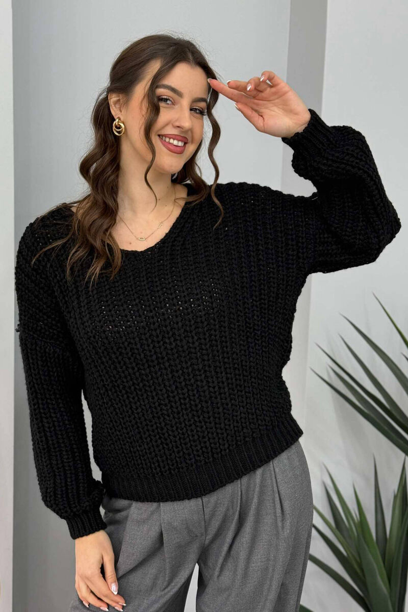 TRIKO E THJESHTË PËR FEMRA NË NGJYRËN E ZEZË - 4