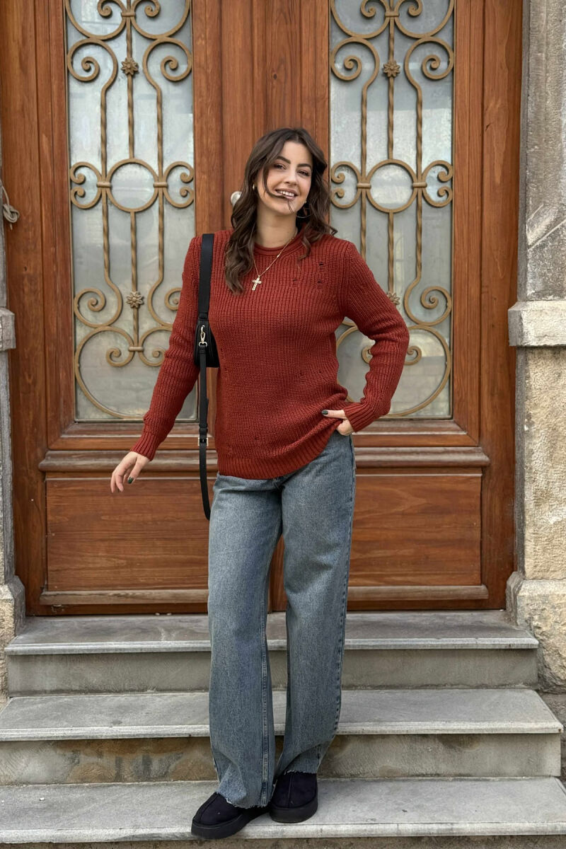 TRIKO E THURRUR NJE NGJYRESHE ME JAKE TE RRUMBULLAKET PER FEMRA NE NGJYRE TULLE - 1